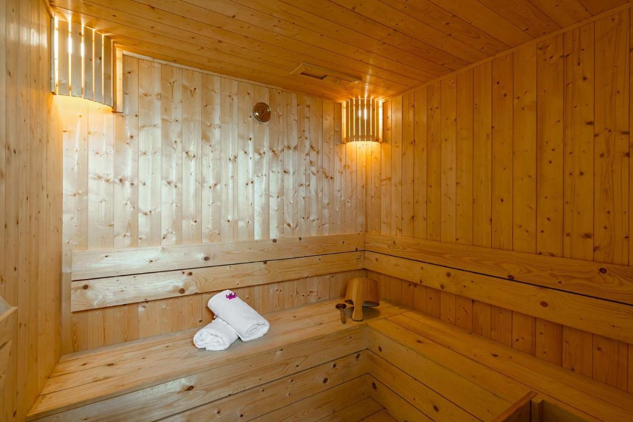 Stayvista At Le Blanc Escape W Outdoor Pool Sohna Eksteriør billede
